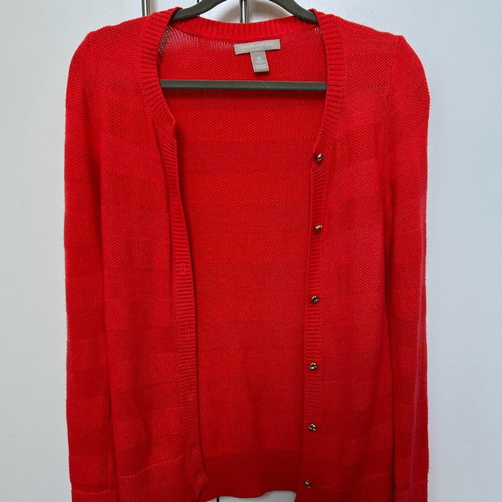 Red cardigan with strip illusion